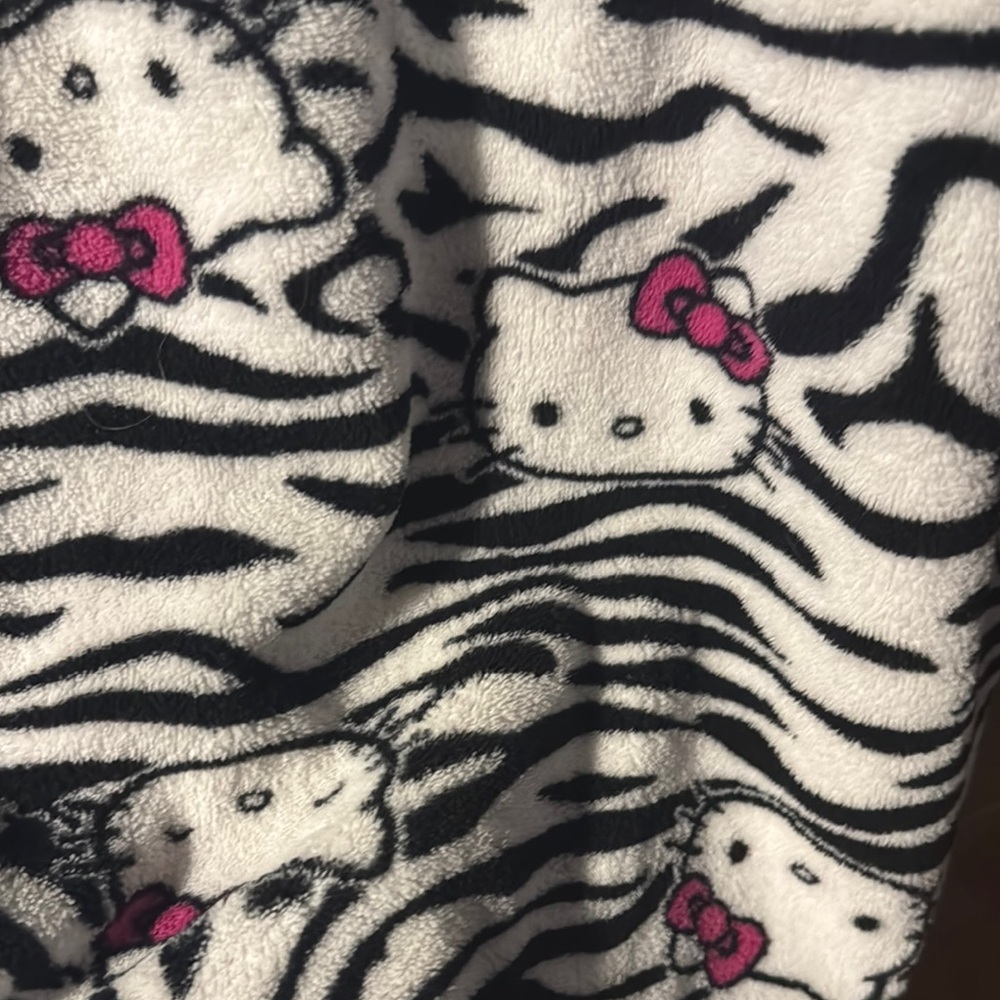 Sanrio hello kitty Black and White Zebra Print Sleepwear - Picture 2 of 5